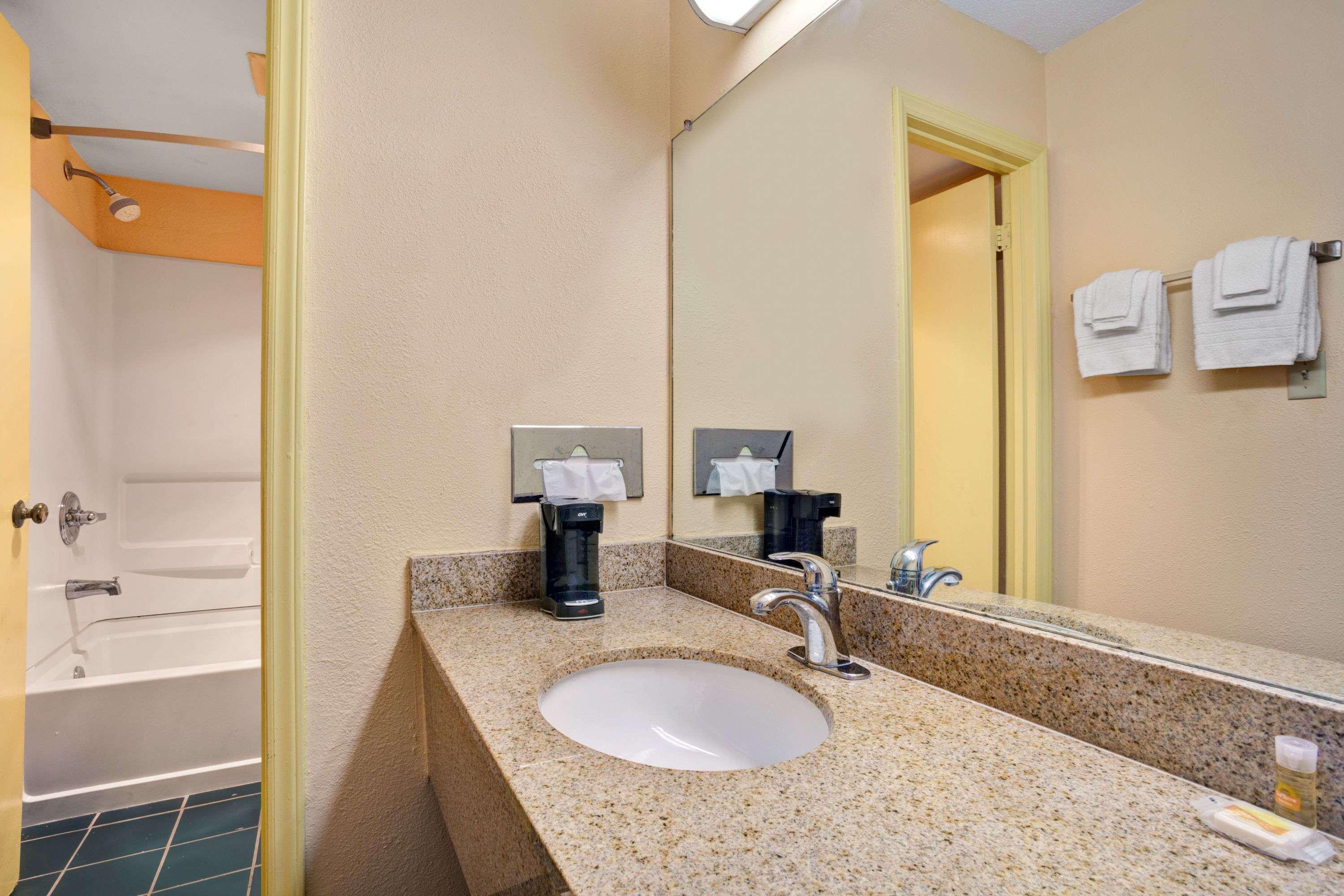 Days Inn By Wyndham Elizabeth City Exterior foto